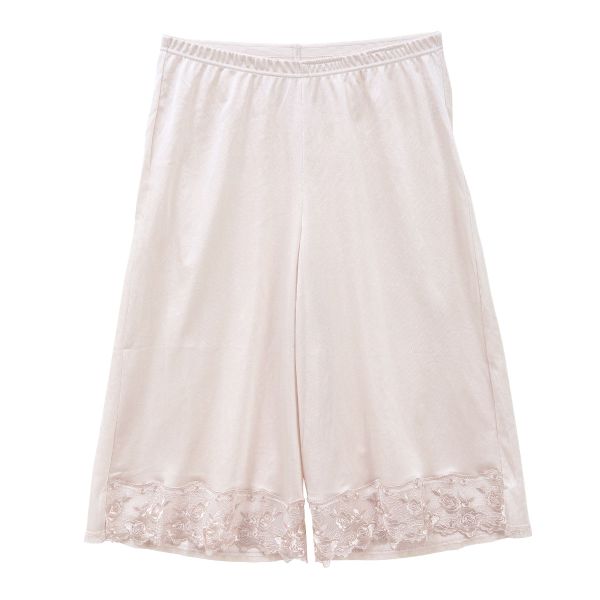 するんとアウターを着こなす ランジェリー チュールレース ペチコート キュロット