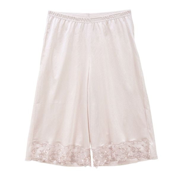 するんとアウターを着こなす ランジェリー チュールレース ペチコート キュロット