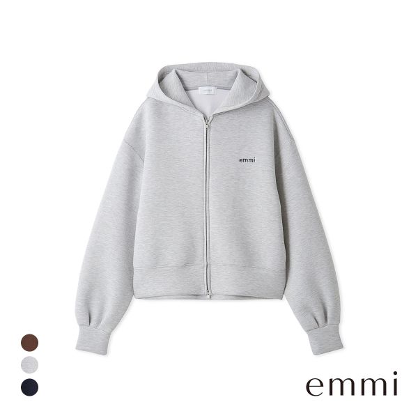 エミ emmiロゴジップアップダンボールフーディ emmi atelier