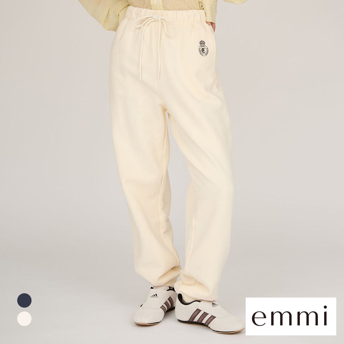 エミ エンブレムロゴスウェットパンツ emmi(IV-アイボリー-Free)