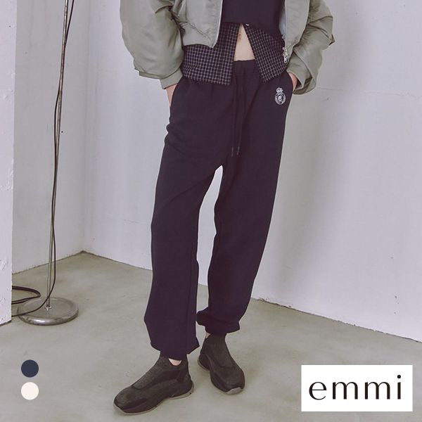 エミ エンブレムロゴスウェットパンツ emmi