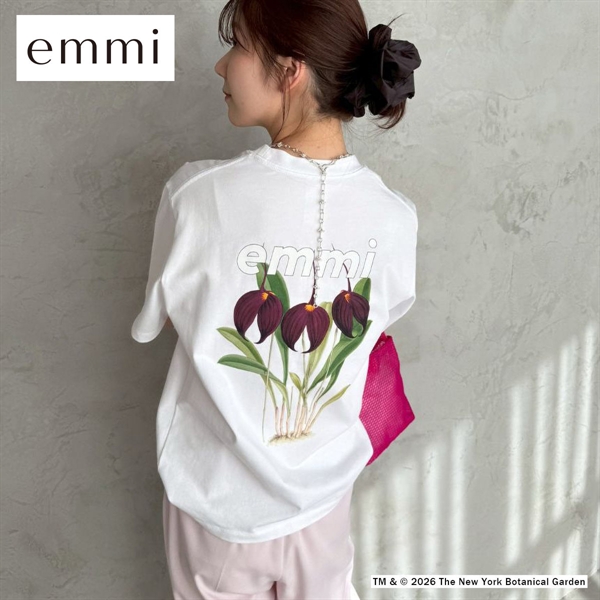 エミ emmi×NYBG グラフィックTシャツ emmi