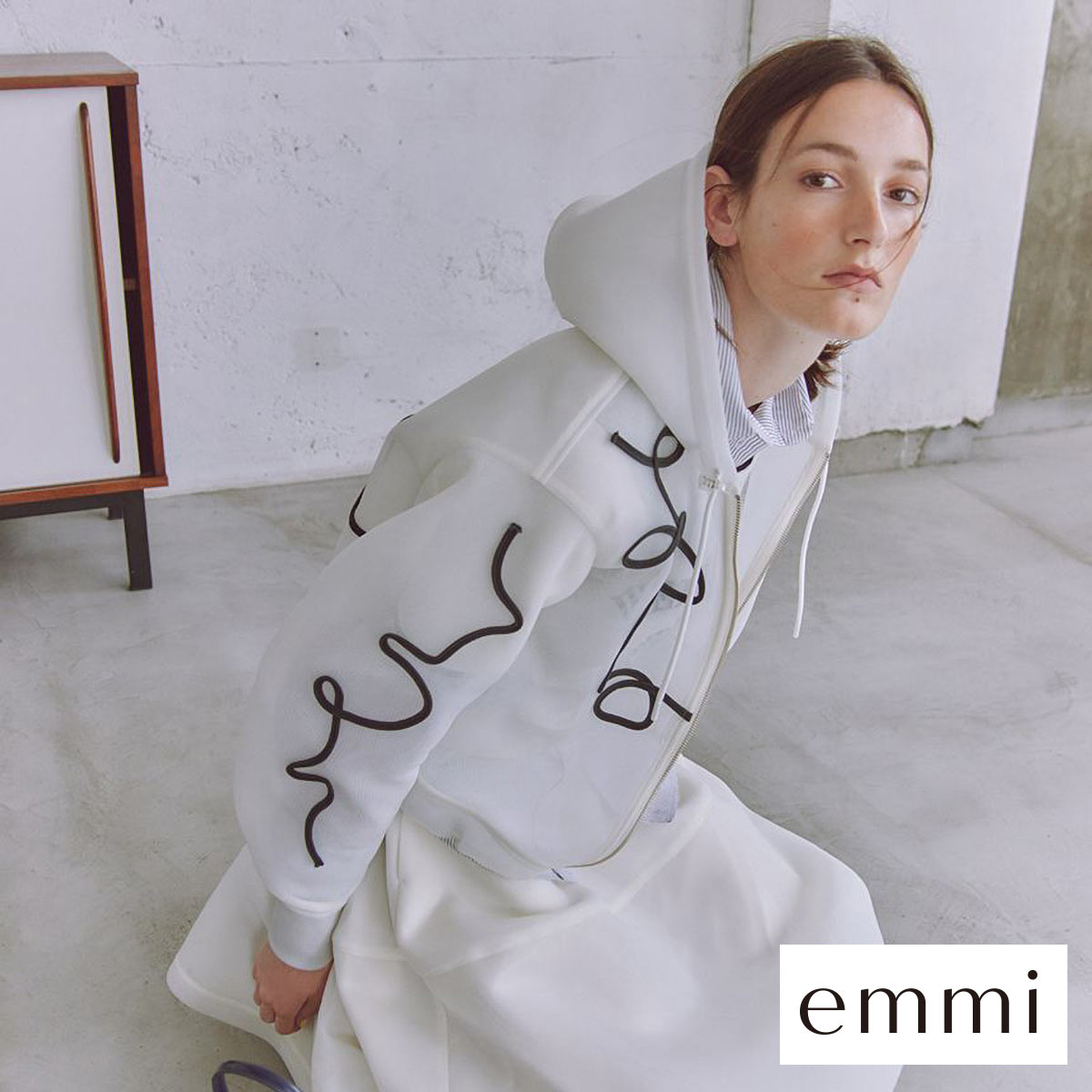 エミ ラインシアーダンボールジップフーディーブルゾン emmi(OW-オフホワイト-Free)