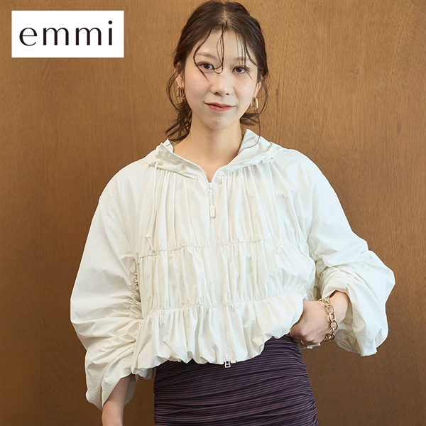 エミ Movique シャーリングブルゾン 撥水 UVカット 接触冷感 emmi