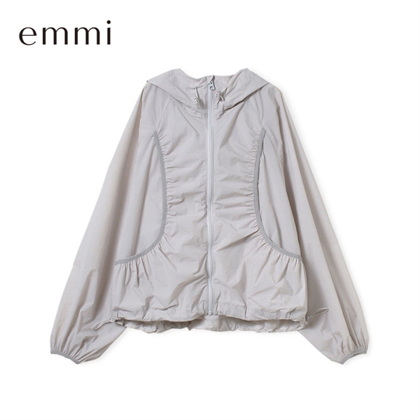エミ ONLINE限定カラーあり ギャザーディテールナイロンブルゾン セットアップ対応 撥水 emmi