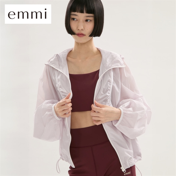 エミ ONLINE限定カラーあり ギャザーディテールナイロンブルゾン セットアップ対応 撥水 emmi