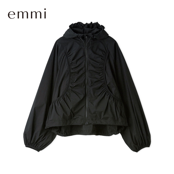 エミ ONLINE限定カラーあり ギャザーディテールナイロンブルゾン セットアップ対応 撥水 emmi