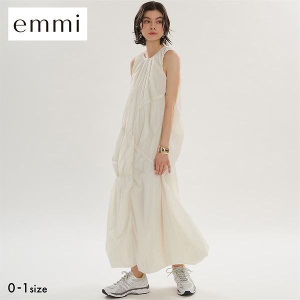 エミ エアリーギャザーワンピース 撥水 emmi