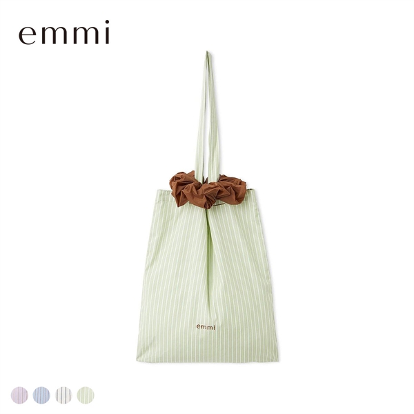 エミ ONLINE限定カラーあり シュシュ付きemmiロゴトートバッグ emmi