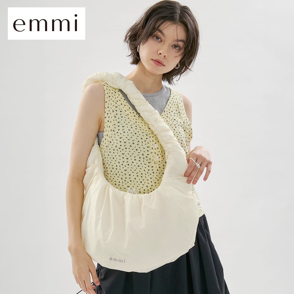 エミ ギャザーディテールショルダーバッグ 撥水 emmi(CR-クリーム-Free)