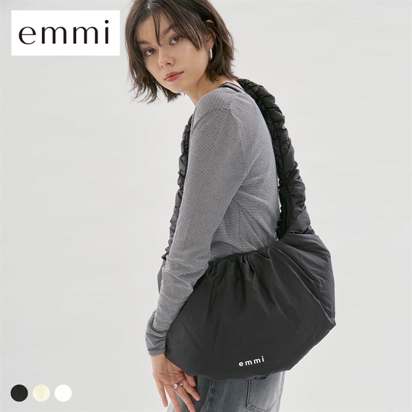 エミ ギャザーディテールショルダーバッグ 撥水 emmi