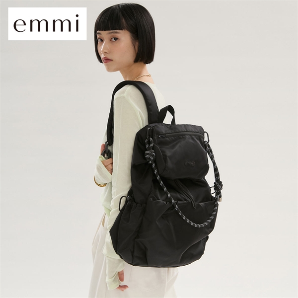 エミ ONLINE限定カラーあり マルチユースバックパック emmi
