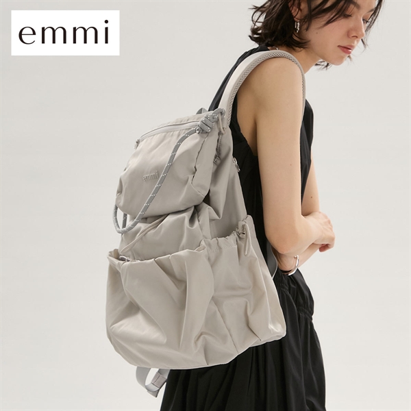 エミ ONLINE限定カラーあり マルチユースバックパック emmi