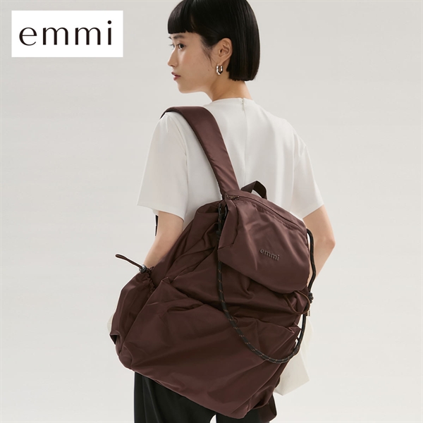エミ ONLINE限定カラーあり マルチユースバックパック emmi
