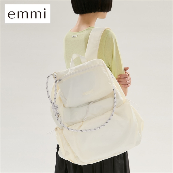 エミ ONLINE限定カラーあり マルチユースバックパック emmi