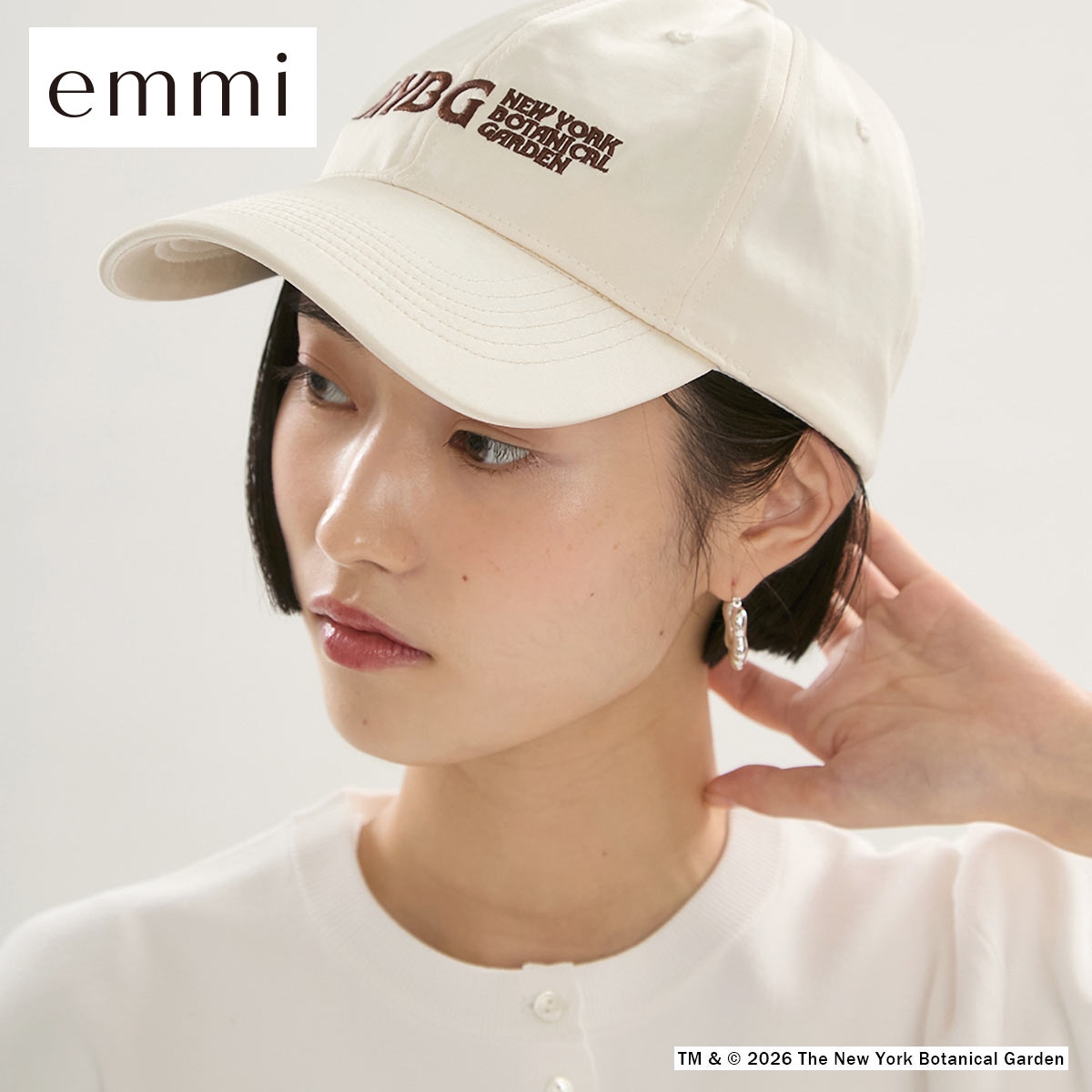 エミ emmi×NYBG サテンロゴキャップ emmi(OW-オフホワイト-Free)