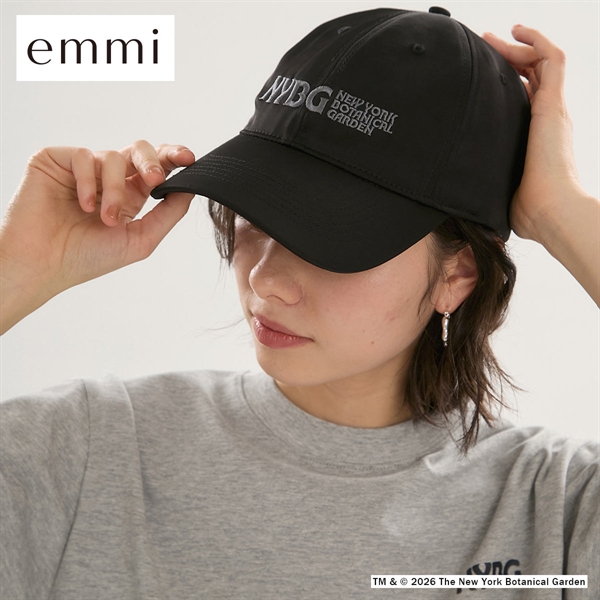 エミ emmi×NYBG サテンロゴキャップ emmi