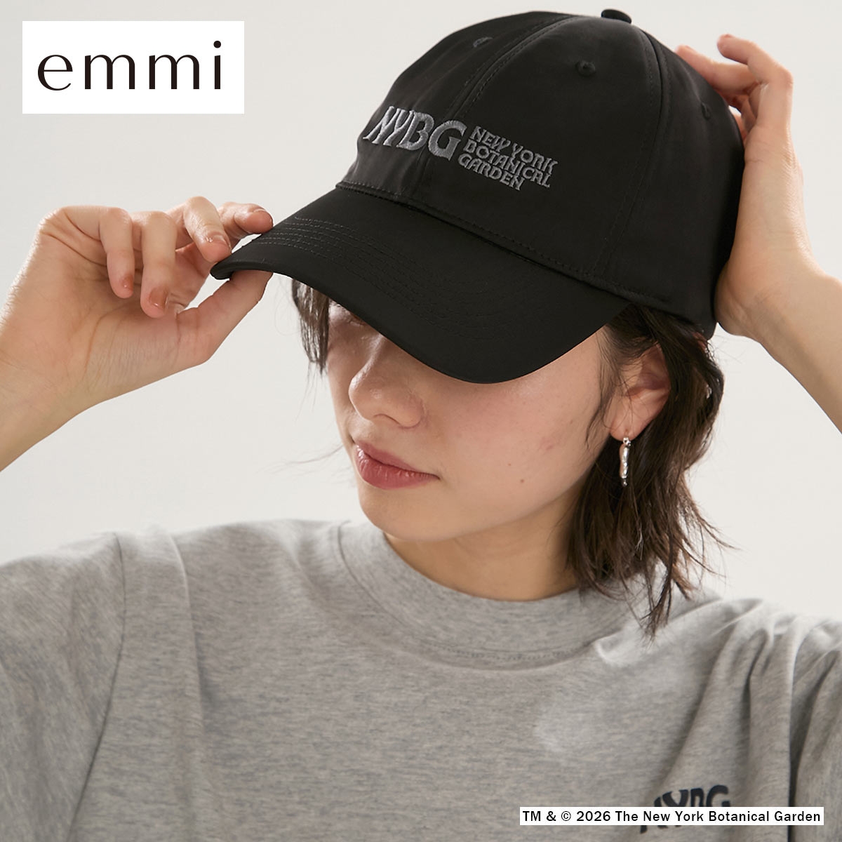 エミ emmi×NYBG サテンロゴキャップ emmi(BK-ブラック-Free)