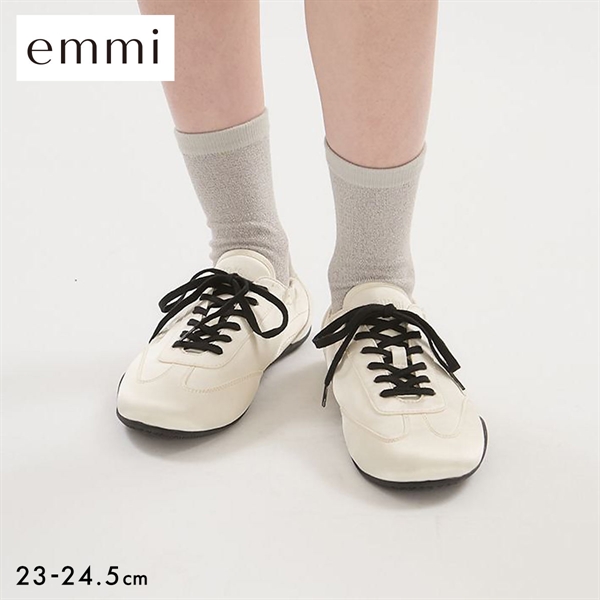 エミ em サテンスニーカー emmi