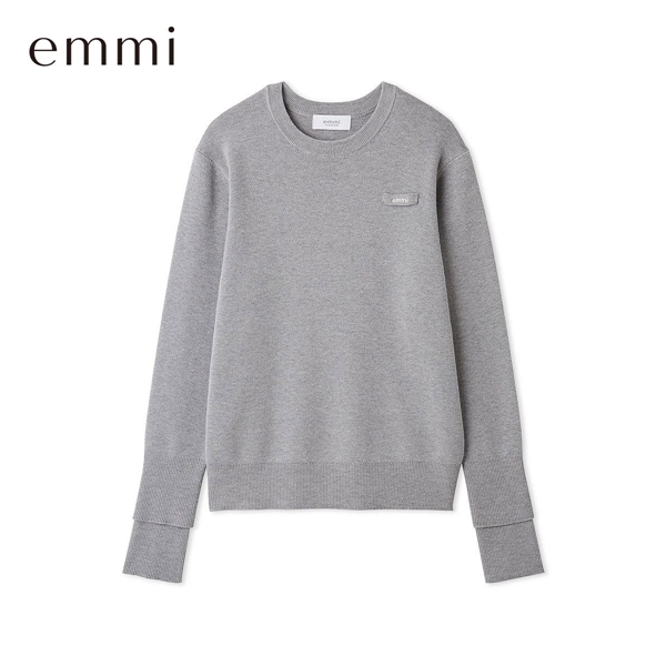 エミ emmiロゴクルーネックプルオーバー emmi