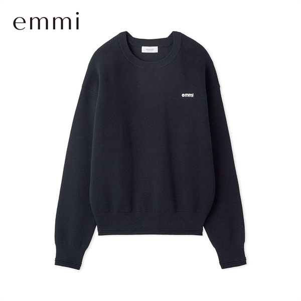 エミ emmiロゴスウェットライクニット emmi
