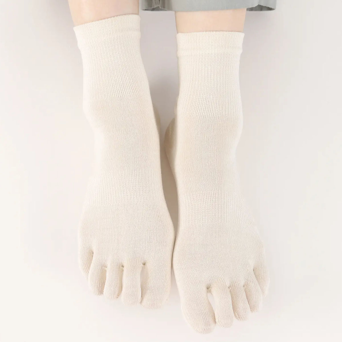 タビオ Tabio LEG LABO シルクの5本指ソックス 靴下 シルク混 吸放湿 レディース 22.5-24.5cm 日本製(OW-オフホワイト-22.5-24.5cm)