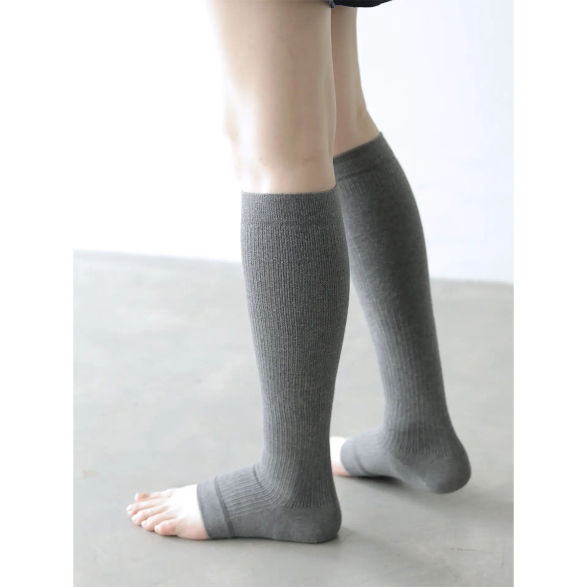 タビオ Tabio LEG LABO 綿着圧トウレスハイソックス 靴下 ぎゅぎゅっと脚ラク 強着圧 日本製(HCG-杢チャコール-Free)