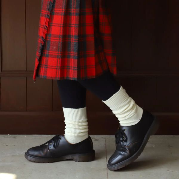 タビオ Tabio ローゲージ1×1リブクルーソックス 靴下 大人が履けるルーズソックス レディース 日本製(IV-アイボリー-22.5-24.5cm)