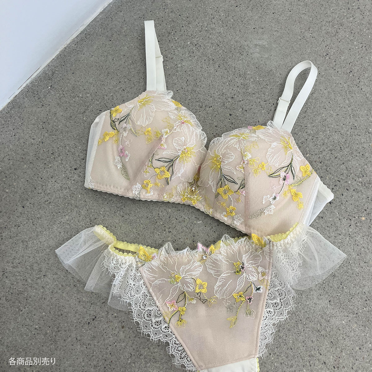 【プアケニケリ】　モレ　ココブラ　イイ　ティアレ プアケニケリ】 モレ ココブラ イイ ティアレ タヒチアンダンス